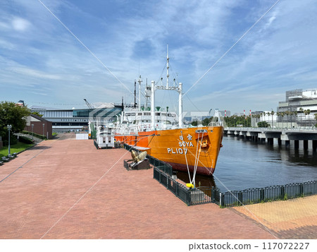 The Antarctic research vessel "Sōya" on display at the "Ship Science Museum" (Higashi-Yashio, Shinagawa-ku, Tokyo) 117072227