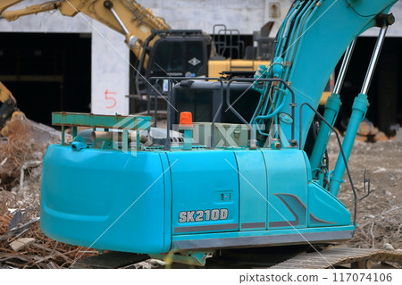 Demolition work of reinforced concrete building Demolition work of reinforced concrete building 117074106