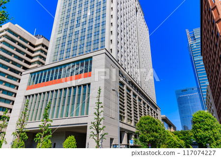 從東京千代田區丸之內日比谷街看到的三菱商事大廈 117074227