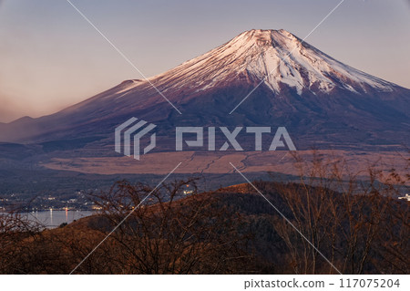 Mt. Fuji at dawn seen from Mt. Ishiwari 117075204