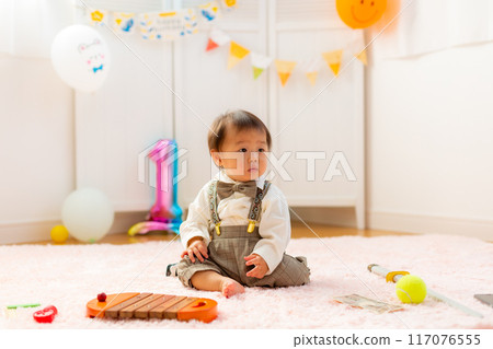Boy celebrating his first birthday 1 year old Boy celebrating his first birthday 1 year old 117076555