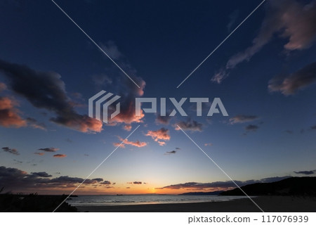 Colorful sunset sky and sea, winter, ultra-wide-angle, sky-focused, 231202pm 117076939
