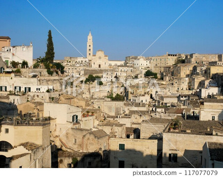 夏季的馬泰拉，美麗的世界遺產城市景觀（義大利） 117077079