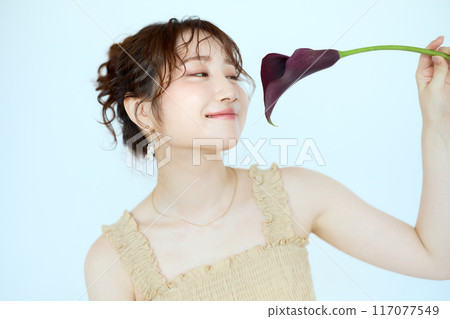 Portrait of woman with flowers Portrait of woman with flowers 117077549