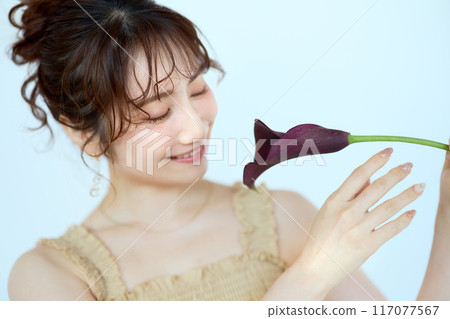 Portrait of woman with flowers Portrait of woman with flowers 117077567