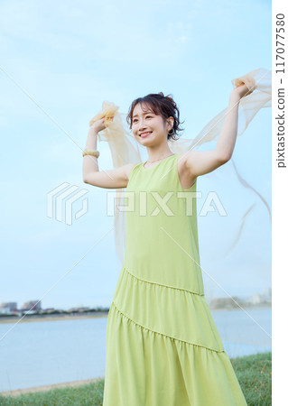 Summer woman portrait 117077580