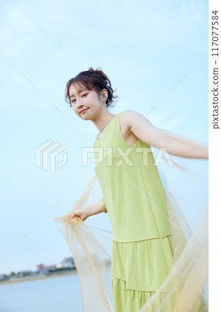 Summer woman portrait 117077584