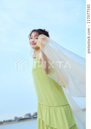 Summer woman portrait 117077585