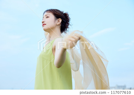 Summer woman portrait 117077610