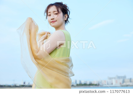 Summer woman portrait 117077613