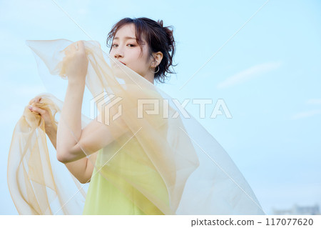 Summer woman portrait 117077620