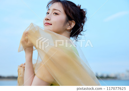 Summer woman portrait 117077625
