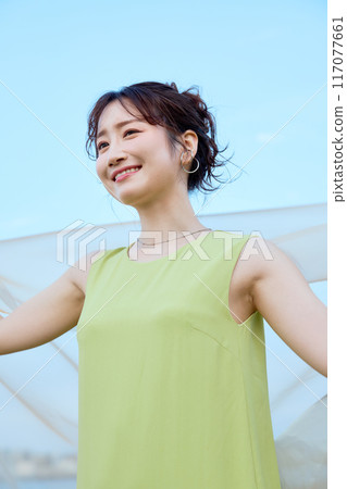 Summer woman portrait 117077661