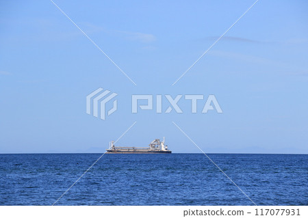 Tanker anchored offshore, Horizon and ship Tanker anchored offshore, Horizon and ship 117077931