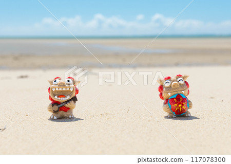 沖繩的沙灘和風獅 117078300