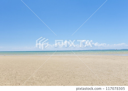 藍天和藍色的大海 117078305