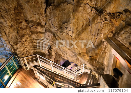 View of the stairs leading up to Mihara Pass from the Third Underground Lake in Ryusendo Cave, Tohoku, and the limestone walls, Iwaizumi Town, Iwate Prefecture (3) View of the stairs leading up to Mihara Pass from the Third Underground Lake in Ryusendo Cave, Tohoku, and the limestone walls, Iwaizumi Town, Iwate Prefecture (3) 117079104