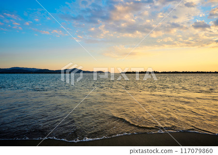 片面波浪海灘 片面波浪海灘 117079860