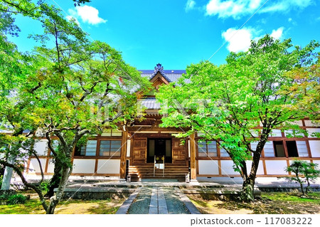 Summer scenery around the entrance to the main hall of Hoonji Temple in Morioka City 117083222