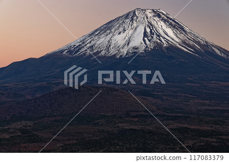 從精進湖和全景平台看到的富士山的餘輝 從精進湖和全景平台看到的富士山的餘輝 117083379