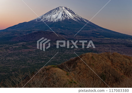 從精進湖和全景平台看到的富士山的餘輝 從精進湖和全景平台看到的富士山的餘輝 117083380