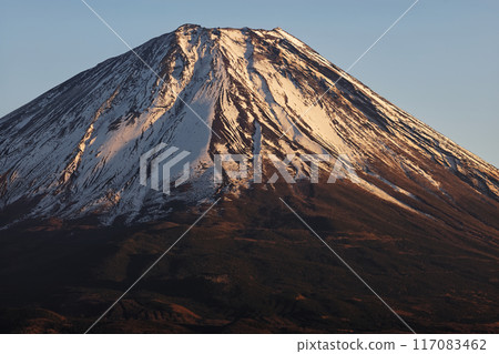 從精進湖和全景平台看到的黃昏富士山 從精進湖和全景平台看到的黃昏富士山 117083462