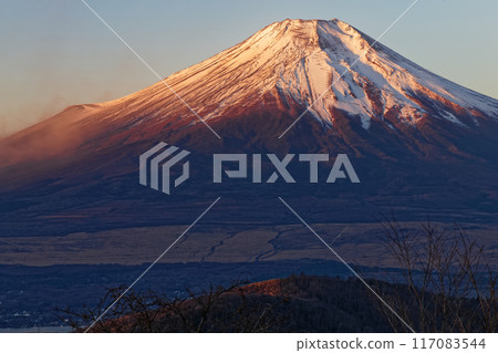 從石割山看日出時的富士山 117083544