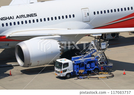 Jet refueling refueling jet fuel airport operations Jet refueling refueling jet fuel airport operations 117083737