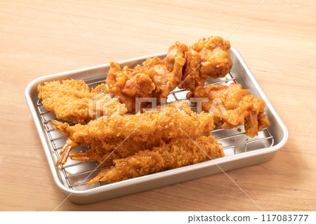 油炸食品(炸雞、炸蝦、炸豬排) 油炸食品(炸雞、炸蝦、炸豬排) 117083777
