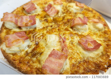 Freshly baked pizza Freshly baked pizza 117083889