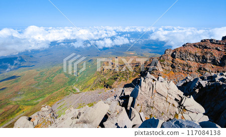秋季攀登鳥海山：從山頂眺望（新山） 117084138
