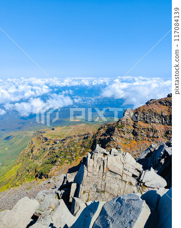 秋季攀登鳥海山:從山頂眺望(新山) 秋季攀登鳥海山:從山頂眺望(新山) 117084139
