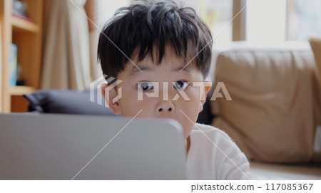 電腦故障兒童男十二生成AI 117085367
