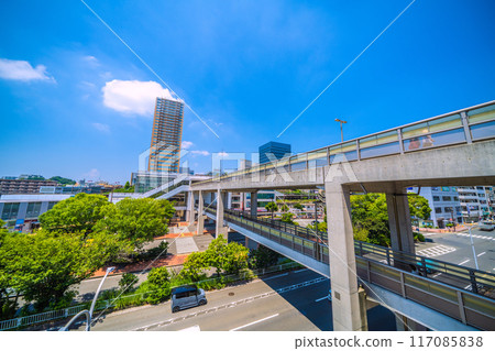 日本橫濱城市景觀，七月。橫濱市戶塚區東戶塚站東口一景。還可以看到西口=22號的塔人 117085838