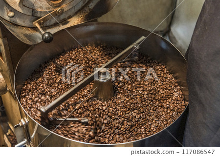 coffee beans in the roaster coffee beans in the roaster 117086547