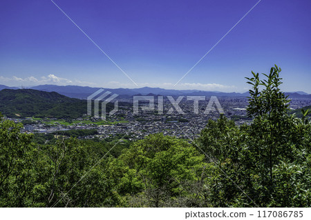 從香川縣高松市藥裡寺眺望牟禮町的街景 117086785