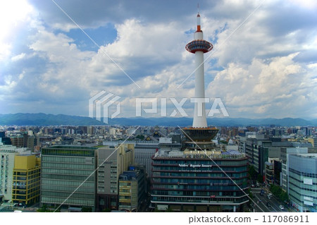 從正面看京都塔 117086911