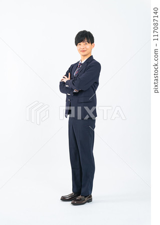 男學生穿校服全身照 117087140