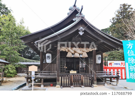 The grounds and worship hall of Tomyojin Shrine in Wakamatsu Ward, Kitakyushu City The grounds and worship hall of Tomyojin Shrine in Wakamatsu Ward, Kitakyushu City 117088799