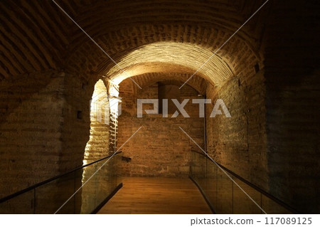 土耳其 伊斯坦堡 聖索菲亞大教堂 通往一樓和二樓的通道 土耳其 伊斯坦堡 聖索菲亞大教堂 通往一樓和二樓的通道 117089125