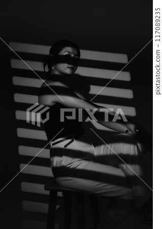 Female portrait in light and shadow 117089235