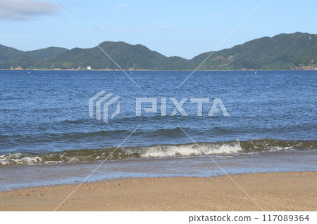 Beautiful beach with no one on it 117089364