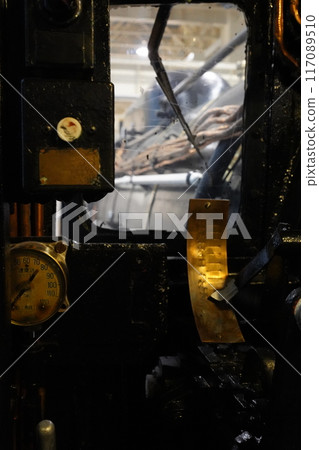 Steam locomotive driver's seat Steam locomotive driver's seat 117089510