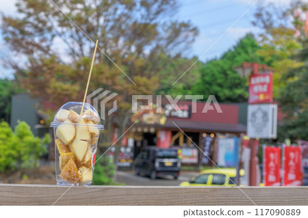 Tawarayama is a famous tourist spot for its candy apples. Nishihara Village, Aso District Tawarayama is a famous tourist spot for its candy apples. Nishihara Village, Aso District 117090889