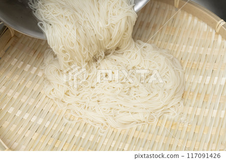 漏勺中的空素面 漏勺中的空素面 117091426