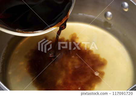 煮麵湯：在湯料中加入調味料 117091720