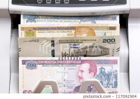 Honduran lempira in the counting machine 117092904