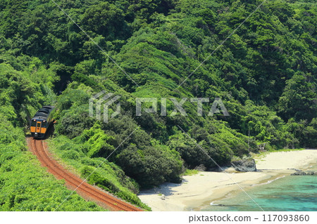 [Shimane Prefecture] Orii Coast and the Super Matsukaze Express on a clear day 117093860