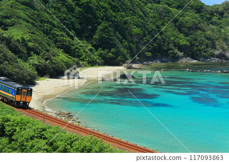 [Shimane Prefecture] Orii Coast and the Super Matsukaze Express on a clear day 117093863