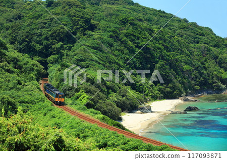 [島根縣]陽光明媚的織井海岸和特快Super Matsukaze 117093871